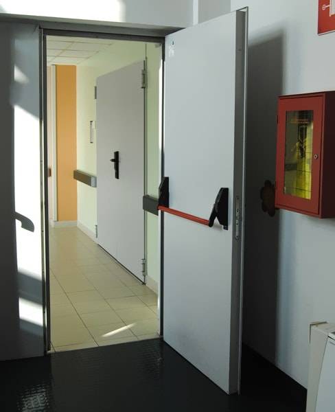 Дверь с системой Антипаника в учебном заведении Дверь с системой Антипаника в учебном заведении