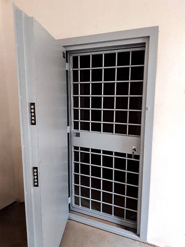 Дверь для кассы №14 Дверь для кассы №14