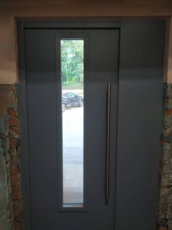 Дверь со стеклом, вид сзади (подъезд, ул. Архитектора Власова) Дверь со стеклом, вид сзади (подъезд, ул. Архитектора Власова)