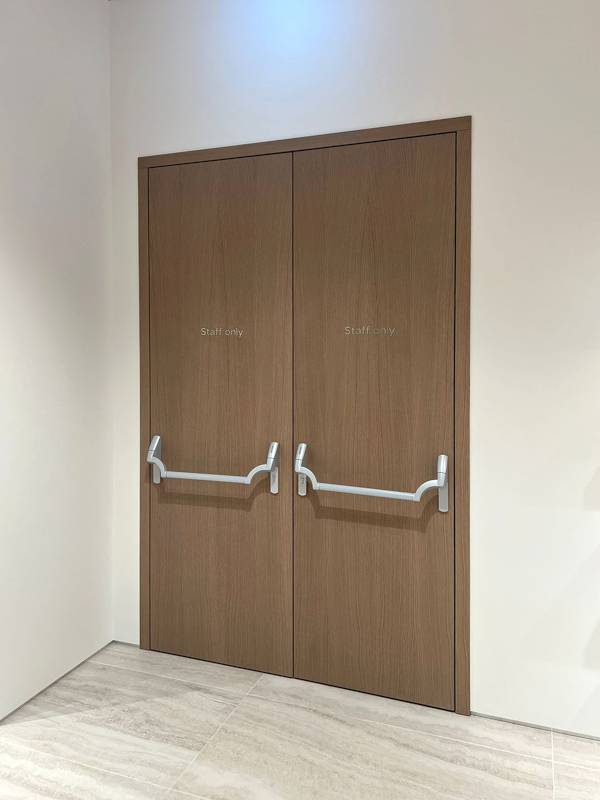 Противопожарные двери с отделкой HPL пластиком Противопожарные двери с отделкой HPL пластиком