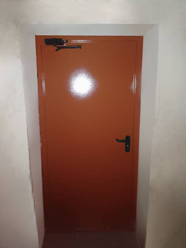 Одностворчатая дверь, фото изнутри