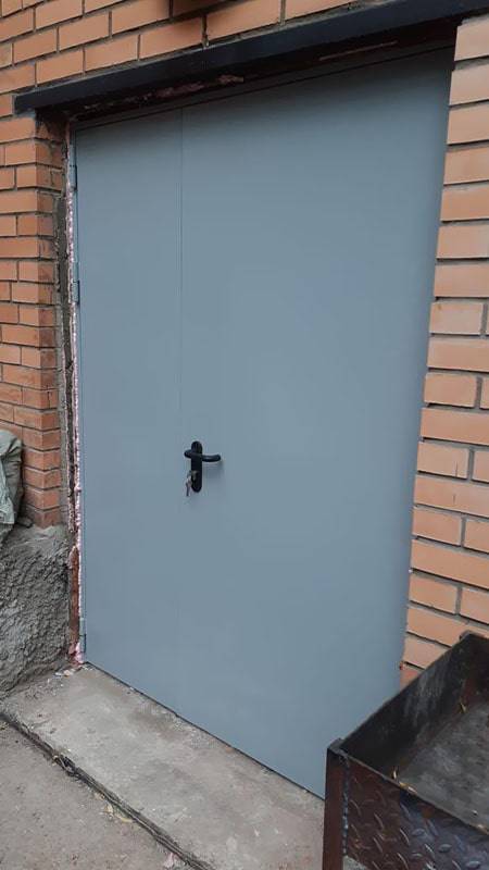 Распашная огнезащитная дверь Распашная огнезащитная дверь