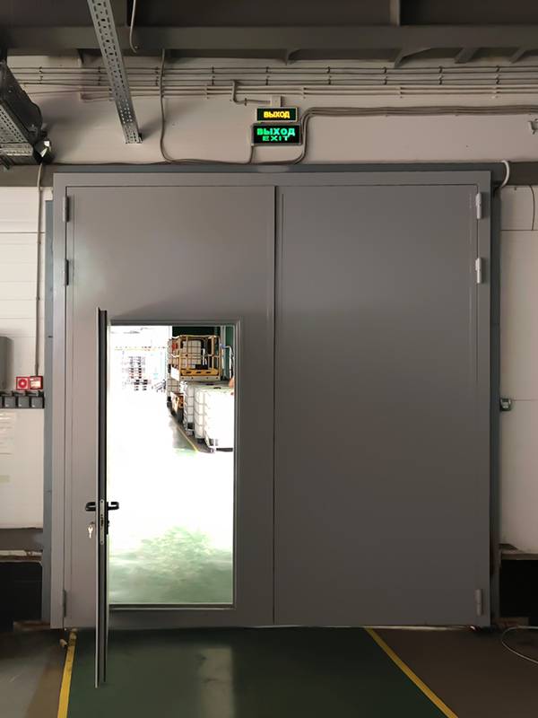 Ворота с внешней стороны (завод «Состра», д. Бужарово, ул. Центральная, 21) Ворота с внешней стороны (завод «Состра», д. Бужарово, ул. Центральная, 21)